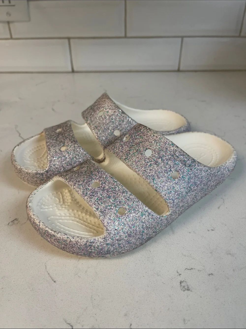 Crocs Glitter Sandal V2 Girl’s size 13 Styke #209705 Mystic Glitter